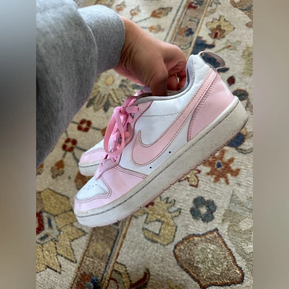 Kids Pink and White Nike sz 5Y